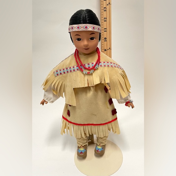 Native American Doll Vintage Indian Girl Doll Hand Made Leather Suit Souvenir - Picture 2 of 3